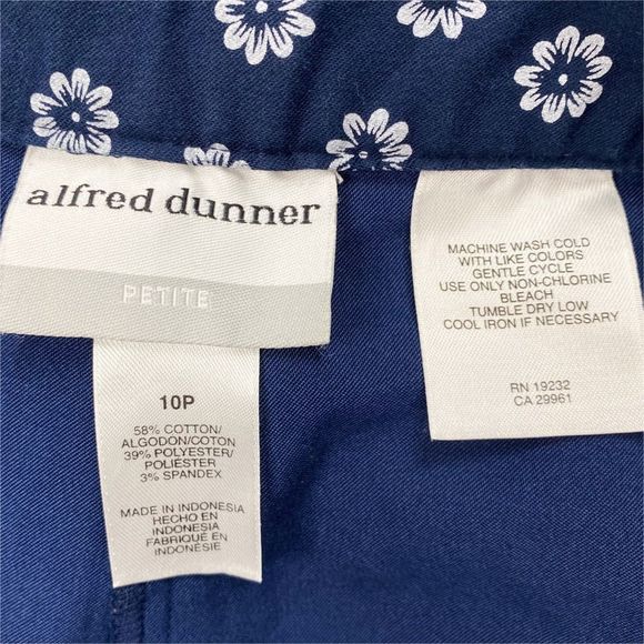Alfred Dunner Petite Navy Blue Floral Cropped Pants - Size 10P - Picture 5 of 5